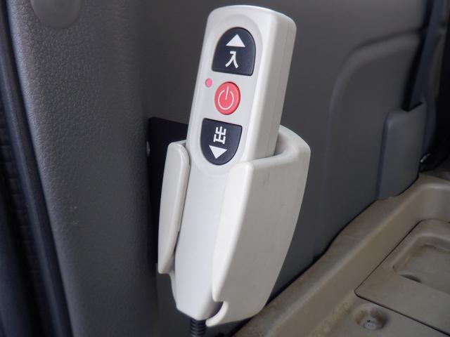 ＮＶ３５０キャラバンバン ４ドアバン２．５チェアキャブＭ仕様　福祉車両　車椅子２基　ストレッチャー１基　リアリフト　電動固定装置　リモコン　サイドステップ　手すり　２列目３列目小窓　片側スライドドア　電動電格ミラー　バックカメラ　Ｗエアコン　リアクーラーヒーター（7枚目）