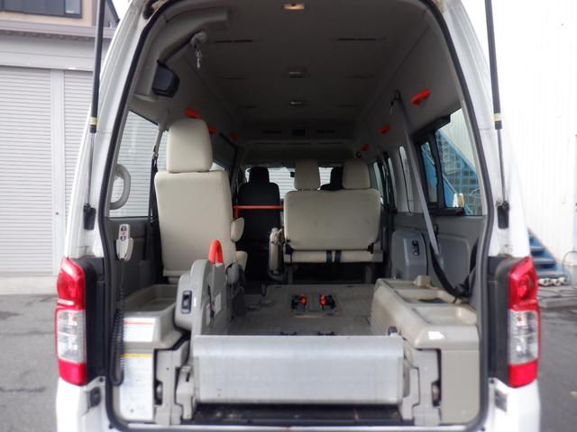 ＮＶ３５０キャラバンバン ４ドアバン２．５チェアキャブＭ仕様　福祉車両　車椅子２基　ストレッチャー１基　リアリフト　電動固定装置　リモコン　サイドステップ　手すり　２列目３列目小窓　片側スライドドア　電動電格ミラー　バックカメラ　Ｗエアコン　リアクーラーヒーター（17枚目）