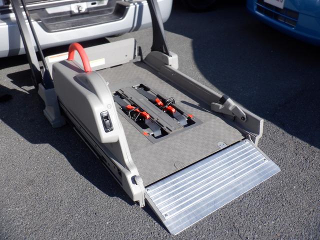 ＮＶ３５０キャラバンバン 　４ドア　２．５チェアキャブＭ仕様　１０名乗　福祉車両　車椅子２基　ストレッチャー１基　リアリフト　電動固定装置　リモコン　サイドステップ　片側スライドドア　電動電格ミラー　Ｗエアコン　バックカメラ（4枚目）