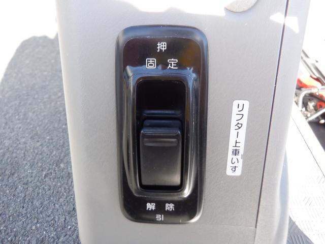 ＮＶ３５０キャラバンバン 　４ドア　２．５チェアキャブＭ仕様　１０名乗　福祉車両　車椅子２基　ストレッチャー１基　リアリフト　電動固定装置　リモコン　サイドステップ　片側スライドドア　電動電格ミラー　Ｗエアコン　バックカメラ（6枚目）