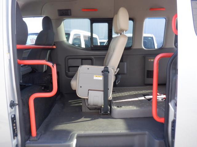ＮＶ３５０キャラバンバン 　４ドア　２．５チェアキャブＭ仕様　１０名乗　福祉車両　車椅子２基　ストレッチャー１基　リアリフト　電動固定装置　リモコン　サイドステップ　片側スライドドア　電動電格ミラー　Ｗエアコン　バックカメラ（27枚目）