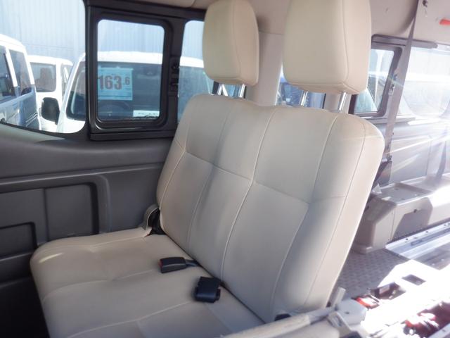 ＮＶ３５０キャラバンバン 　４ドア　２．５チェアキャブＭ仕様　１０名乗　福祉車両　車椅子２基　ストレッチャー１基　リアリフト　電動固定装置　リモコン　サイドステップ　片側スライドドア　電動電格ミラー　Ｗエアコン　バックカメラ（28枚目）