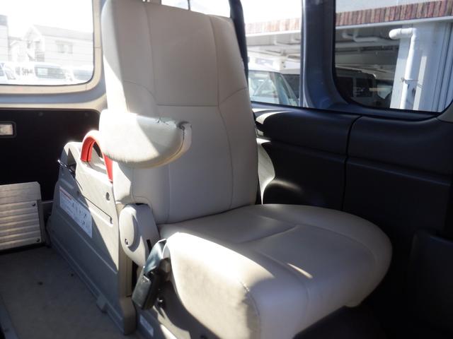 ＮＶ３５０キャラバンバン 　４ドア　２．５チェアキャブＭ仕様　１０名乗　福祉車両　車椅子２基　ストレッチャー１基　リアリフト　電動固定装置　リモコン　サイドステップ　片側スライドドア　電動電格ミラー　Ｗエアコン　バックカメラ（30枚目）