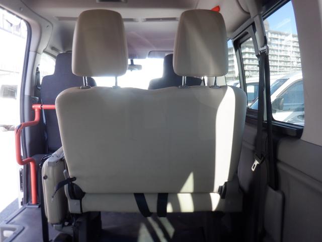 ＮＶ３５０キャラバンバン 　４ドア　２．５チェアキャブＭ仕様　１０名乗　福祉車両　車椅子２基　ストレッチャー１基　リアリフト　電動固定装置　リモコン　サイドステップ　片側スライドドア　電動電格ミラー　Ｗエアコン　バックカメラ（33枚目）