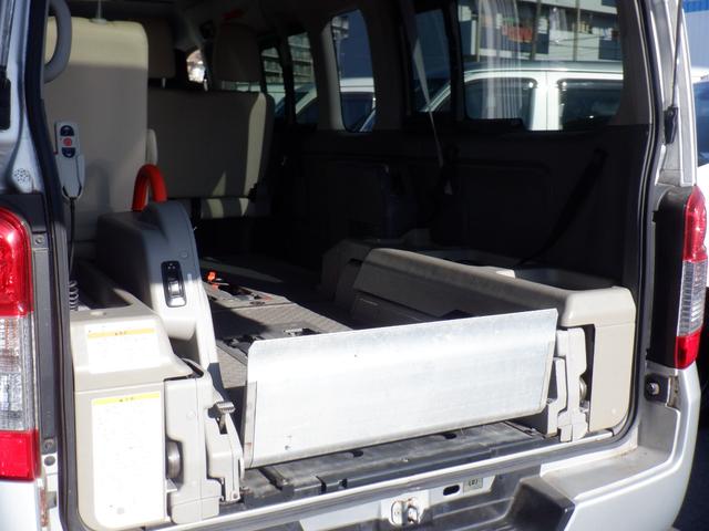 ＮＶ３５０キャラバンバン 　４ドア　２．５チェアキャブＭ仕様　１０名乗　福祉車両　車椅子２基　ストレッチャー１基　リアリフト　電動固定装置　リモコン　サイドステップ　片側スライドドア　電動電格ミラー　Ｗエアコン　バックカメラ（38枚目）
