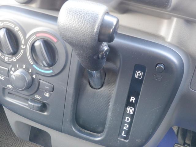 NV100クリッパーバン GX エマージェンシーブレーキ 衝突軽減装置 横滑り防止装置 レーンキープアシスト 障害物センサー 電動電格ミラー オートライト リアヒーター キーレス CD 両側スライドドア ドアバイザー 点検整備記録簿(18枚目)