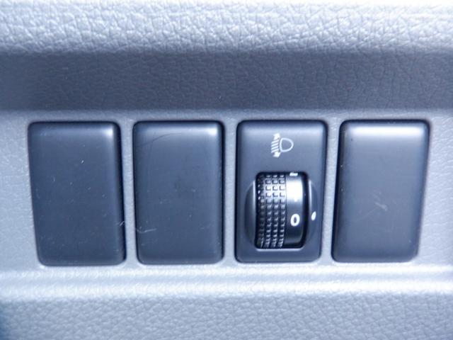 ＮＶ３５０キャラバンバン ロングＤＸ　５ドア　２．０ＤＸロング平床　６人乗　ＥＴＣ２．０　キーレス　メモリーナビ　バックカメラ　フルセグ　ＣＤ　ＤＶＤ再生　Ｂｌｕｅｔｏｏｔｈ　衝突軽減装置　横滑り防止装置　プライバシーガラス　ドアバイザー（10枚目）