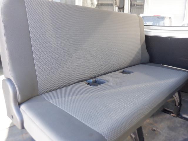 ＮＶ３５０キャラバンバン ロングＤＸ　５ドア　２．０ＤＸロング平床　６人乗　ＥＴＣ２．０　キーレス　メモリーナビ　バックカメラ　フルセグ　ＣＤ　ＤＶＤ再生　Ｂｌｕｅｔｏｏｔｈ　衝突軽減装置　横滑り防止装置　プライバシーガラス　ドアバイザー（19枚目）