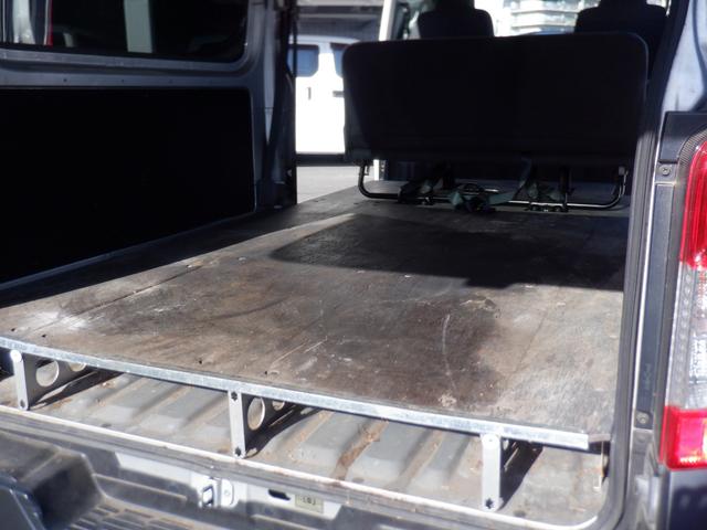 ＮＶ３５０キャラバンバン ロングＤＸ　５ドア　２．０ＤＸロング平床　６人乗　ＥＴＣ２．０　キーレス　メモリーナビ　バックカメラ　フルセグ　ＣＤ　ＤＶＤ再生　Ｂｌｕｅｔｏｏｔｈ　衝突軽減装置　横滑り防止装置　プライバシーガラス　ドアバイザー（21枚目）