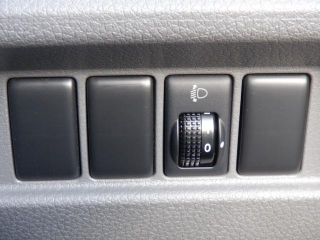 ＮＶ３５０キャラバンバン ロングＤＸ　５ドア　低床　６人乗り　メモリーナビ　全方位カメラ　フルセグ　ＣＤ　ＤＶＤ再生　Ｂｌｕｅｔｏｏｔｈ　衝突軽減装置　リアヒーター　電動電格ミラー　キーレス　２列目小窓　ドアバイザー　両側スライドドア（11枚目）