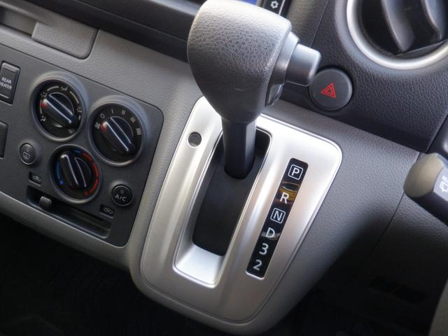 ＮＶ３５０キャラバンバン ロングＤＸ　５ドア　低床　６人乗り　メモリーナビ　全方位カメラ　フルセグ　ＣＤ　ＤＶＤ再生　Ｂｌｕｅｔｏｏｔｈ　衝突軽減装置　リアヒーター　電動電格ミラー　キーレス　２列目小窓　ドアバイザー　両側スライドドア（16枚目）