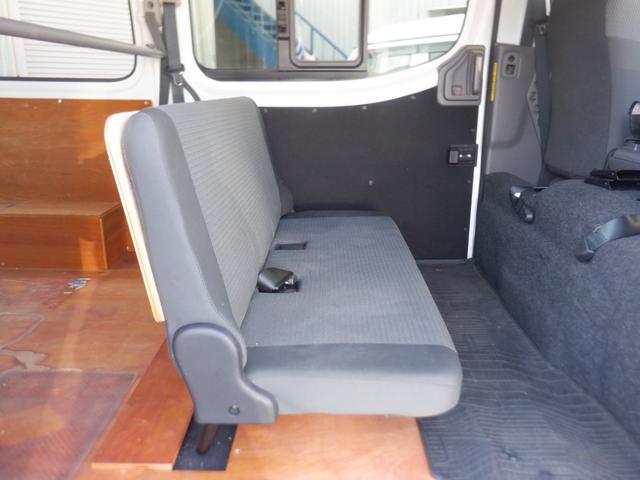 ＮＶ３５０キャラバンバン ロングＤＸ　５ドア　低床　６人乗り　メモリーナビ　全方位カメラ　フルセグ　ＣＤ　ＤＶＤ再生　Ｂｌｕｅｔｏｏｔｈ　衝突軽減装置　リアヒーター　電動電格ミラー　キーレス　２列目小窓　ドアバイザー　両側スライドドア（18枚目）
