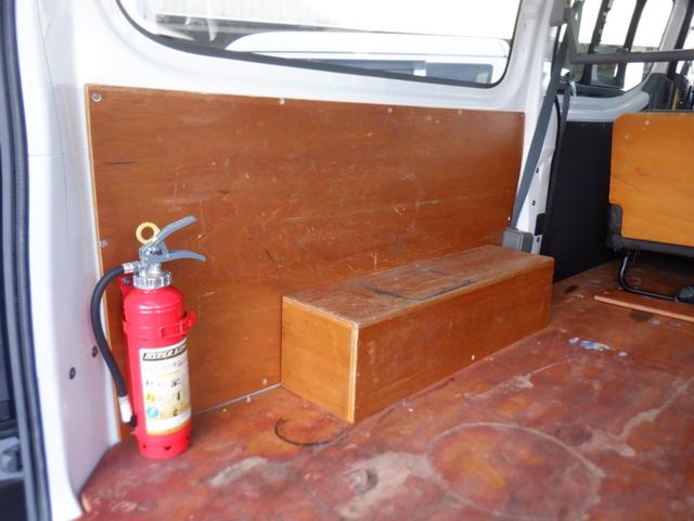 ＮＶ３５０キャラバンバン ロングＤＸ　５ドア　低床　６人乗り　メモリーナビ　全方位カメラ　フルセグ　ＣＤ　ＤＶＤ再生　Ｂｌｕｅｔｏｏｔｈ　衝突軽減装置　リアヒーター　電動電格ミラー　キーレス　２列目小窓　ドアバイザー　両側スライドドア（21枚目）