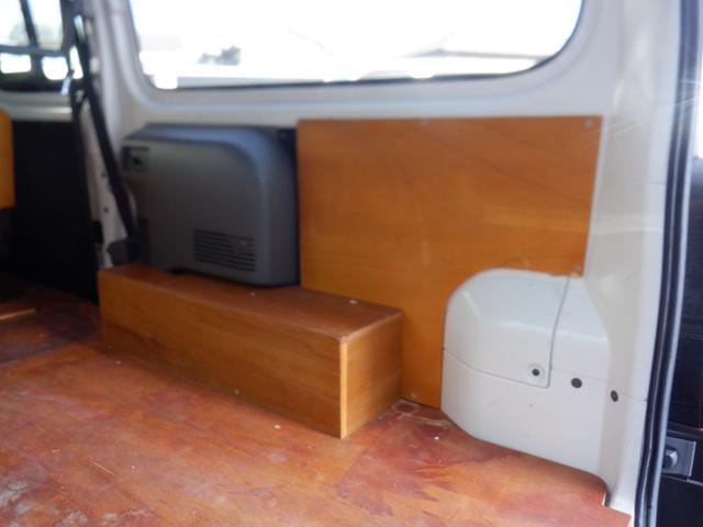 ＮＶ３５０キャラバンバン ロングＤＸ　５ドア　低床　６人乗り　メモリーナビ　全方位カメラ　フルセグ　ＣＤ　ＤＶＤ再生　Ｂｌｕｅｔｏｏｔｈ　衝突軽減装置　リアヒーター　電動電格ミラー　キーレス　２列目小窓　ドアバイザー　両側スライドドア（22枚目）