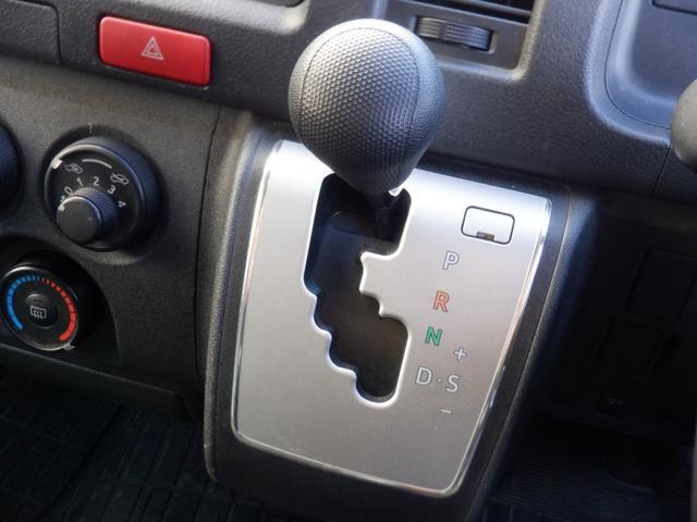 ハイエースバン ＤＸ　５ドア　２．８ディーゼルターボ　ＤＸロング　６人乗　低床　ワンオーナー　ＥＴＣ　バックカメラ　キーレス　オートハイビーム　衝突軽減装置　レーンキープアシスト　ＭＴモード　２列目小窓　スモーク施工済車両（16枚目）