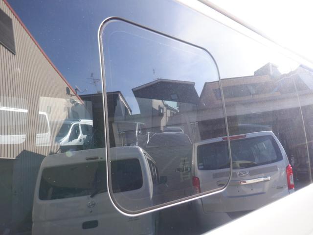 ハイエースバン ＤＸ　５ドア　２．８ディーゼルターボ　ＤＸロング　６人乗　低床　ワンオーナー　ＥＴＣ　バックカメラ　キーレス　オートハイビーム　衝突軽減装置　レーンキープアシスト　ＭＴモード　２列目小窓　スモーク施工済車両（23枚目）