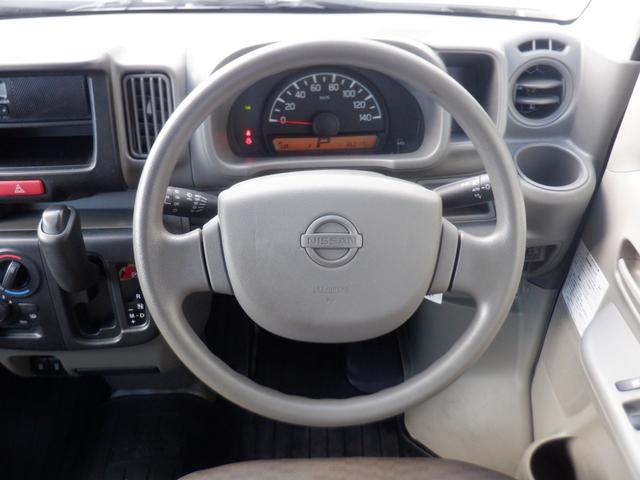 ＮＶ１００クリッパーバン ＤＸ　ハイルーフ　５ＡＧＳ車　５Ｄ　４名　１ｓｔ発進　ＥＴＣ　横滑り防止装置　盗難防止装置　ＭＴモード　Ｐガラス　両側スライドドア　オートライト　パワーウィンドウ　　ドアバイザー　キーレス（13枚目）