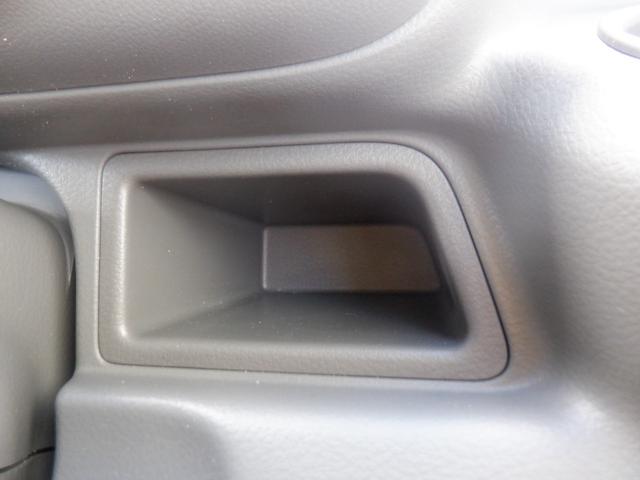ＮＶ１００クリッパーバン ＤＸ　ハイルーフ　５ＡＧＳ車　５Ｄ　４名　１ｓｔ発進　ＥＴＣ　横滑り防止装置　盗難防止装置　ＭＴモード　Ｐガラス　両側スライドドア　オートライト　パワーウィンドウ　　ドアバイザー　キーレス（27枚目）