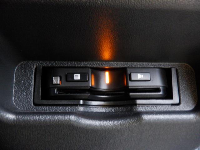 ハイエースバン ＤＸ　ＧＬパッケージ　２．８ＤＴ　ＤＸロングＧＬパッケージ　４ＷＤ低床　６人　ＥＴＣ　バックカメラ　Ｍナビ　ＣＤ　横滑り防止装置　衝突軽減装置　レーンアシスト　障害物センサー　盗難防止装置　電動電格ミラー　オートハイビーム（3枚目）