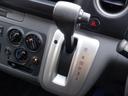 ４ドアバン２．５チェアキャブＤ仕様　福祉車両　車椅子４基　リアリフト　リモコン　電動固定装置　サイドステップ　手すり　バックカメラ　キーレス　電動電格ミラー　Ｗエアコン　リアクーラー／ヒーター　運転席助手席エアバック　定期点検記録簿（26枚目）