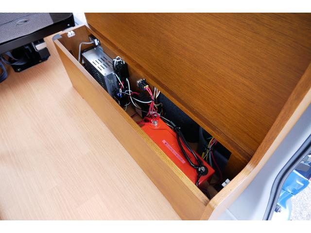 キャンピング仕様 トイファクトリー エコロ FFヒーター シングルサブバッテリー 500Wインバーター 走行充電 コンバーター パナソニックフローティングナビ フルセグ Bluetooth(7枚目)