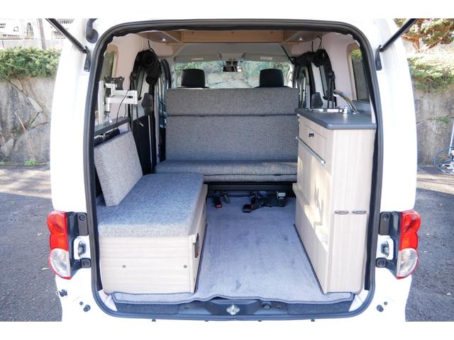 ＮＶ２００バネットバン ＡｔｏＺ　アンナ　８ナンバー　キャンピングカー　ナビ　ＥＴＣ　２ＷＤ　８ナンバー　キャンピングカー　ＦＦヒーター　シンク　シングルサブバッテリー　１５００Ｗインバーター　走行充電　コンバーター　外部電源　フレキシブルソーラー　ポータブル冷蔵庫　ルーフベント（3枚目）