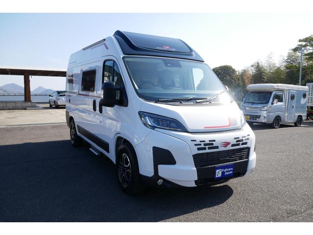 デュカト ローラーチーム　リビングストン　Ｋ２　新車　９ＡＴ　２ＷＤ　新車　２．２ＬディーゼルＴＢ　セーフティパック燃料式温水ボイラーＦＦヒーター　トイレ　ＤＣ式冷蔵庫　バンフロントスカイルーフ　ＬＥＤヘッドライト　常設ベッド　ディスプレイオーディオ（2枚目）