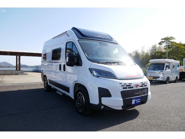 デュカト ローラーチーム　リビングストン　ＫＪ　新車　９ＡＴ　２ＷＤ　新車　２．２ＬディーゼルＴＢ　セーフティパック燃料式温水ボイラーＦＦヒーター　トイレ　ＤＣ式冷蔵庫　バンフロントスカイルーフ　ＬＥＤヘッドライト　常設２段ベッド　ディスプレイオーディオ（2枚目）