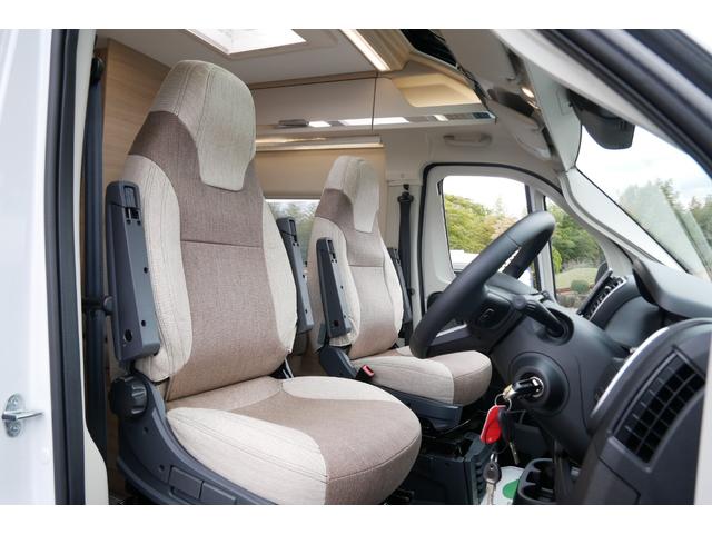 デュカト ローラーチーム　リビングストン　ＫＪ　新車　９ＡＴ　２ＷＤ　新車　２．２ＬディーゼルＴＢ　セーフティパック燃料式温水ボイラーＦＦヒーター　トイレ　ＤＣ式冷蔵庫　バンフロントスカイルーフ　ＬＥＤヘッドライト　常設２段ベッド　ディスプレイオーディオ（16枚目）