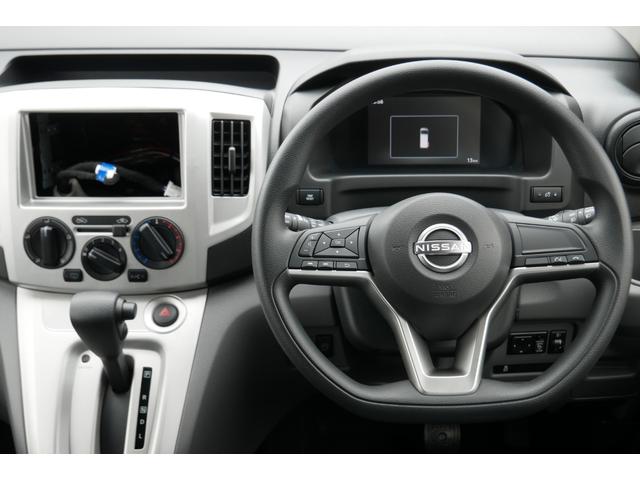 ＮＶ２００バネットワゴン ＦＯＣＳ　ルソ　新車　レザーシート加工　外部電源　内部電源　２ＷＤ　新車　５ナンバー　シングルサブバッテリー　フリップダウンモニター　外部電源　外部充電　走行充電　バッテリーモニター　内部電源　テーブル　ホワイトパール（13枚目）