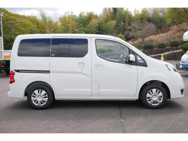 ＮＶ２００バネットワゴン ＦＯＣＳ　ルソ　新車　レザーシート加工　外部電源　内部電源　２ＷＤ　新車　５ナンバー　シングルサブバッテリー　フリップダウンモニター　外部電源　外部充電　走行充電　バッテリーモニター　内部電源　テーブル　ホワイトパール（22枚目）