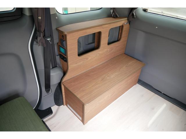 ＮＶ２００バネットワゴン ＦＯＣＳ　ルソ　新車　レザーシート加工　外部電源　内部電源　２ＷＤ　新車　５ナンバー　シングルサブバッテリー　フリップダウンモニター　外部電源　外部充電　走行充電　バッテリーモニター　内部電源　テーブル　ホワイトパール（46枚目）