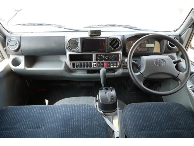 カムロード ナッツＲＶクレア５．３Ｘエボリューション家庭用エアコンナビ　２ＷＤ　ディーゼルターボ　ワンオーナー　キャンピングカー　家庭用エアコン　トリプルサブバッテリー　１５００Ｗインバーター　走行充電　コンバーター　ＦＦヒーター　９０Ｌ冷蔵庫　ルーフベント　テレビ（15枚目）