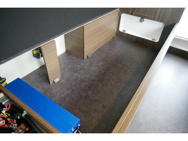 ハイエースバン レクビィ　カントリークラブ　４ＷＤ　ＦＦヒーター　ナビ　４ＷＤ　キャンピングカー　８ナンバー　ＦＦヒーター　ツインサブバッテリー　１５００Ｗインバーター　走行充電器　コンバーター　冷蔵庫　電子レンジ　ソーラーパネル　テレビ　メモリーナビ　ＥＴＣ　ドラレコ（13枚目）