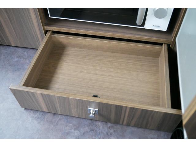 ハイエースバン レクビィ　カントリークラブ　４ＷＤ　ＦＦヒーター　ナビ　４ＷＤ　キャンピングカー　８ナンバー　ＦＦヒーター　ツインサブバッテリー　１５００Ｗインバーター　走行充電器　コンバーター　冷蔵庫　電子レンジ　ソーラーパネル　テレビ　メモリーナビ　ＥＴＣ　ドラレコ（46枚目）