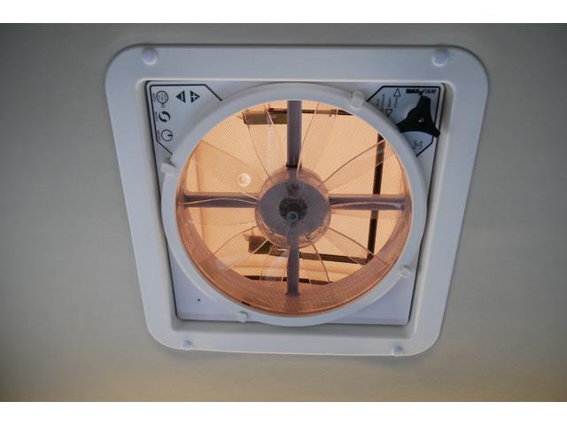 ハイエースバン レクビィ　カントリークラブ　４ＷＤ　ＦＦヒーター　ナビ　４ＷＤ　キャンピングカー　８ナンバー　ＦＦヒーター　ツインサブバッテリー　１５００Ｗインバーター　走行充電器　コンバーター　冷蔵庫　電子レンジ　ソーラーパネル　テレビ　メモリーナビ　ＥＴＣ　ドラレコ（59枚目）