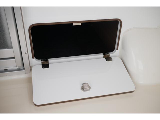 ハイエースバン レクビィ　カントリークラブ　４ＷＤ　ＦＦヒーター　ナビ　４ＷＤ　キャンピングカー　８ナンバー　ＦＦヒーター　ツインサブバッテリー　１５００Ｗインバーター　走行充電器　コンバーター　冷蔵庫　電子レンジ　ソーラーパネル　テレビ　メモリーナビ　ＥＴＣ　ドラレコ（65枚目）