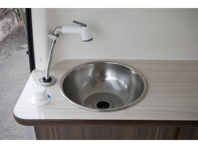 ハイエースバン レクビィ　カントリークラブ　４ＷＤ　ＦＦヒーター　ナビ　４ＷＤ　キャンピングカー　８ナンバー　ＦＦヒーター　ツインサブバッテリー　１５００Ｗインバーター　走行充電器　コンバーター　冷蔵庫　電子レンジ　ソーラーパネル　テレビ　メモリーナビ　ＥＴＣ　ドラレコ（68枚目）