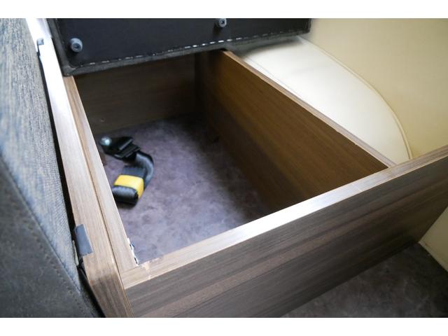 ハイエースバン レクビィ　カントリークラブ　４ＷＤ　ＦＦヒーター　ナビ　４ＷＤ　キャンピングカー　８ナンバー　ＦＦヒーター　ツインサブバッテリー　１５００Ｗインバーター　走行充電器　コンバーター　冷蔵庫　電子レンジ　ソーラーパネル　テレビ　メモリーナビ　ＥＴＣ　ドラレコ（76枚目）