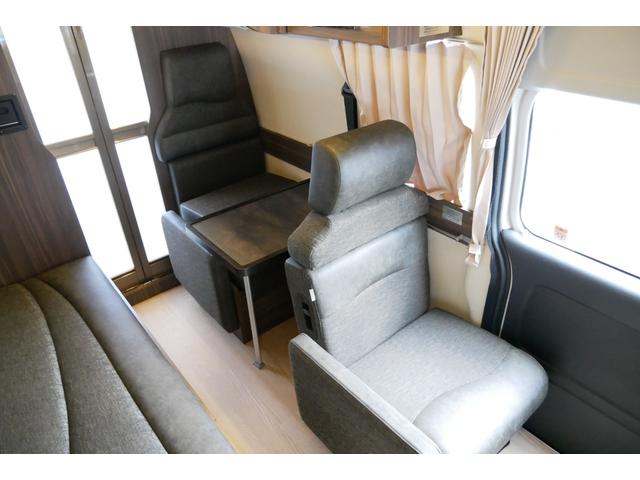 ハイエースバン レクビィ　カントリークラブ　家庭用エアコン　ＦＦヒーター　４ＷＤ　ワンオーナー　リチウム２００Ａｈ　１５００Ｗインバーター　走行充電器　コンバーター　ソーラーパネル　冷蔵庫　電子レンジ　テレビ　サイドオーニング　ＦＦヒーター　メモリーナビ　ＥＴＣ　ドラレコ（5枚目）