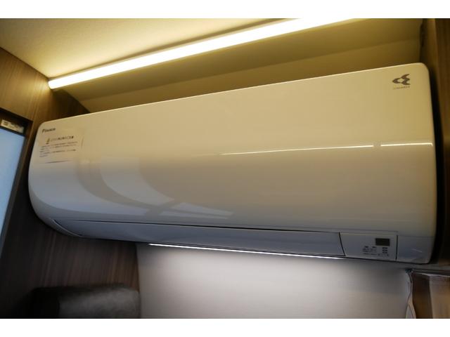 ハイエースバン レクビィ　カントリークラブ　家庭用エアコン　ＦＦヒーター　４ＷＤ　ワンオーナー　リチウム２００Ａｈ　１５００Ｗインバーター　走行充電器　コンバーター　ソーラーパネル　冷蔵庫　電子レンジ　テレビ　サイドオーニング　ＦＦヒーター　メモリーナビ　ＥＴＣ　ドラレコ（7枚目）