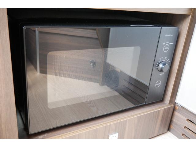 ハイエースバン レクビィ　カントリークラブ　家庭用エアコン　ＦＦヒーター　４ＷＤ　ワンオーナー　リチウム２００Ａｈ　１５００Ｗインバーター　走行充電器　コンバーター　ソーラーパネル　冷蔵庫　電子レンジ　テレビ　サイドオーニング　ＦＦヒーター　メモリーナビ　ＥＴＣ　ドラレコ（9枚目）