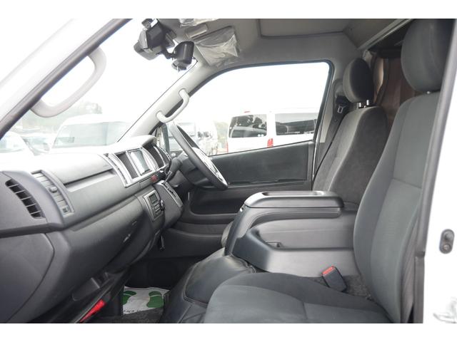 ハイエースバン レクビィ　カントリークラブ　家庭用エアコン　ＦＦヒーター　４ＷＤ　ワンオーナー　リチウム２００Ａｈ　１５００Ｗインバーター　走行充電器　コンバーター　ソーラーパネル　冷蔵庫　電子レンジ　テレビ　サイドオーニング　ＦＦヒーター　メモリーナビ　ＥＴＣ　ドラレコ（26枚目）