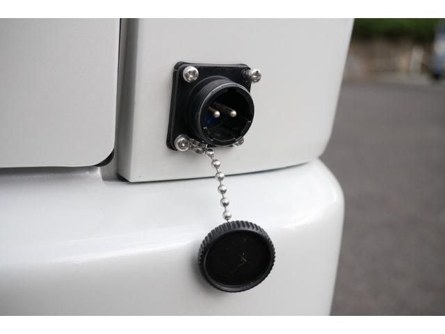 ハイエースバン レクビィ　カントリークラブ　家庭用エアコン　ＦＦヒーター　４ＷＤ　ワンオーナー　リチウム２００Ａｈ　１５００Ｗインバーター　走行充電器　コンバーター　ソーラーパネル　冷蔵庫　電子レンジ　テレビ　サイドオーニング　ＦＦヒーター　メモリーナビ　ＥＴＣ　ドラレコ（37枚目）