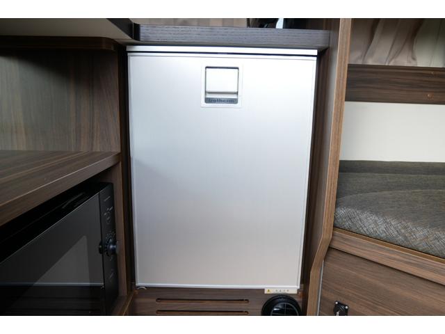 ハイエースバン レクビィ　カントリークラブ　家庭用エアコン　ＦＦヒーター　４ＷＤ　ワンオーナー　リチウム２００Ａｈ　１５００Ｗインバーター　走行充電器　コンバーター　ソーラーパネル　冷蔵庫　電子レンジ　テレビ　サイドオーニング　ＦＦヒーター　メモリーナビ　ＥＴＣ　ドラレコ（51枚目）