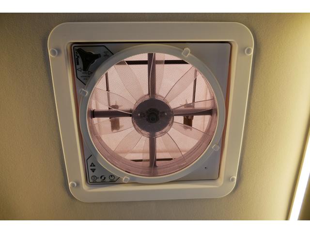 ハイエースバン レクビィ　カントリークラブ　家庭用エアコン　ＦＦヒーター　４ＷＤ　ワンオーナー　リチウム２００Ａｈ　１５００Ｗインバーター　走行充電器　コンバーター　ソーラーパネル　冷蔵庫　電子レンジ　テレビ　サイドオーニング　ＦＦヒーター　メモリーナビ　ＥＴＣ　ドラレコ（61枚目）