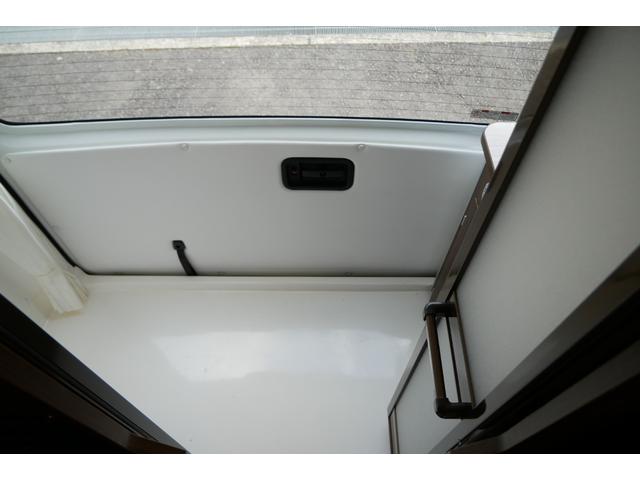 ハイエースバン レクビィ　カントリークラブ　家庭用エアコン　ＦＦヒーター　４ＷＤ　ワンオーナー　リチウム２００Ａｈ　１５００Ｗインバーター　走行充電器　コンバーター　ソーラーパネル　冷蔵庫　電子レンジ　テレビ　サイドオーニング　ＦＦヒーター　メモリーナビ　ＥＴＣ　ドラレコ（62枚目）