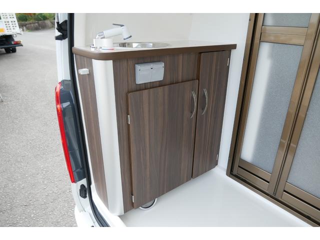 ハイエースバン レクビィ　カントリークラブ　家庭用エアコン　ＦＦヒーター　４ＷＤ　ワンオーナー　リチウム２００Ａｈ　１５００Ｗインバーター　走行充電器　コンバーター　ソーラーパネル　冷蔵庫　電子レンジ　テレビ　サイドオーニング　ＦＦヒーター　メモリーナビ　ＥＴＣ　ドラレコ（64枚目）