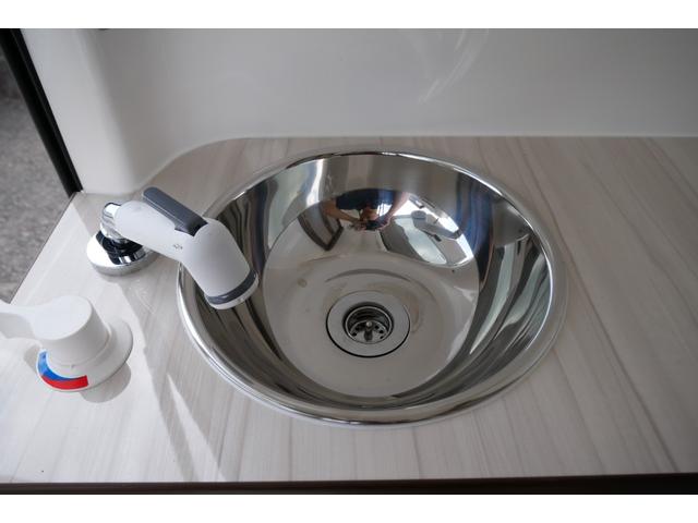 ハイエースバン レクビィ　カントリークラブ　家庭用エアコン　ＦＦヒーター　４ＷＤ　ワンオーナー　リチウム２００Ａｈ　１５００Ｗインバーター　走行充電器　コンバーター　ソーラーパネル　冷蔵庫　電子レンジ　テレビ　サイドオーニング　ＦＦヒーター　メモリーナビ　ＥＴＣ　ドラレコ（66枚目）