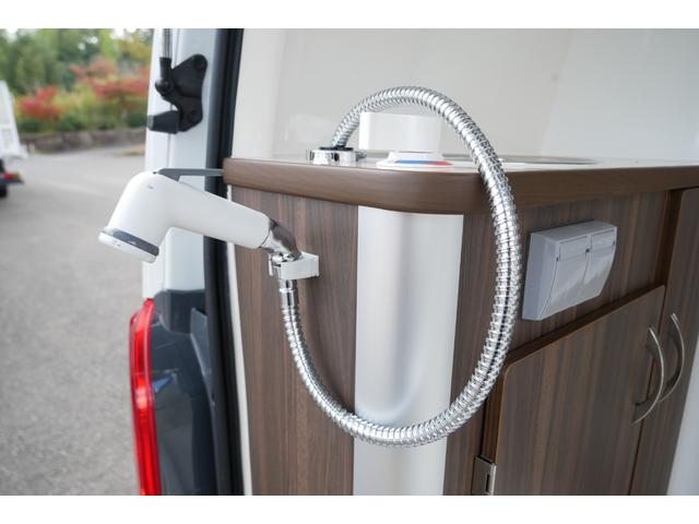 ハイエースバン レクビィ　カントリークラブ　家庭用エアコン　ＦＦヒーター　４ＷＤ　ワンオーナー　リチウム２００Ａｈ　１５００Ｗインバーター　走行充電器　コンバーター　ソーラーパネル　冷蔵庫　電子レンジ　テレビ　サイドオーニング　ＦＦヒーター　メモリーナビ　ＥＴＣ　ドラレコ（67枚目）